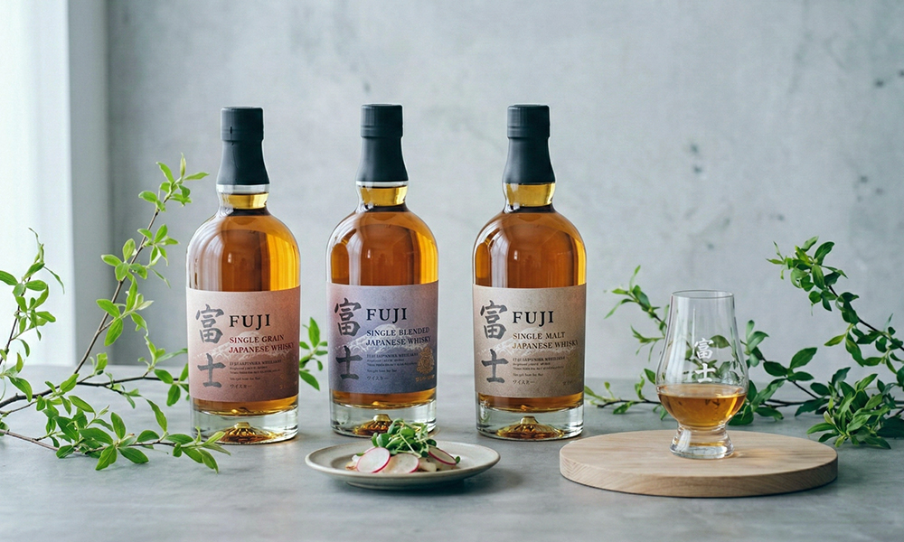 說明：富士日本威士忌，沒有標示年數，其實是源自縝密的設計與巧思。調配的過程，不為了扣上最終的某個數字，而是為了創造風味。富士御殿場蒸溜所，藉由精湛的調配技藝，展現不同類型威士忌的成熟之美。